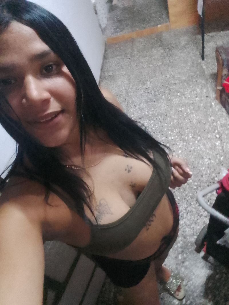 Laura, 21