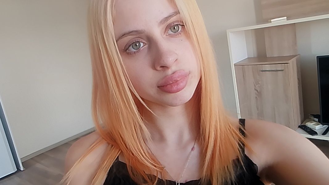 Ася, 18