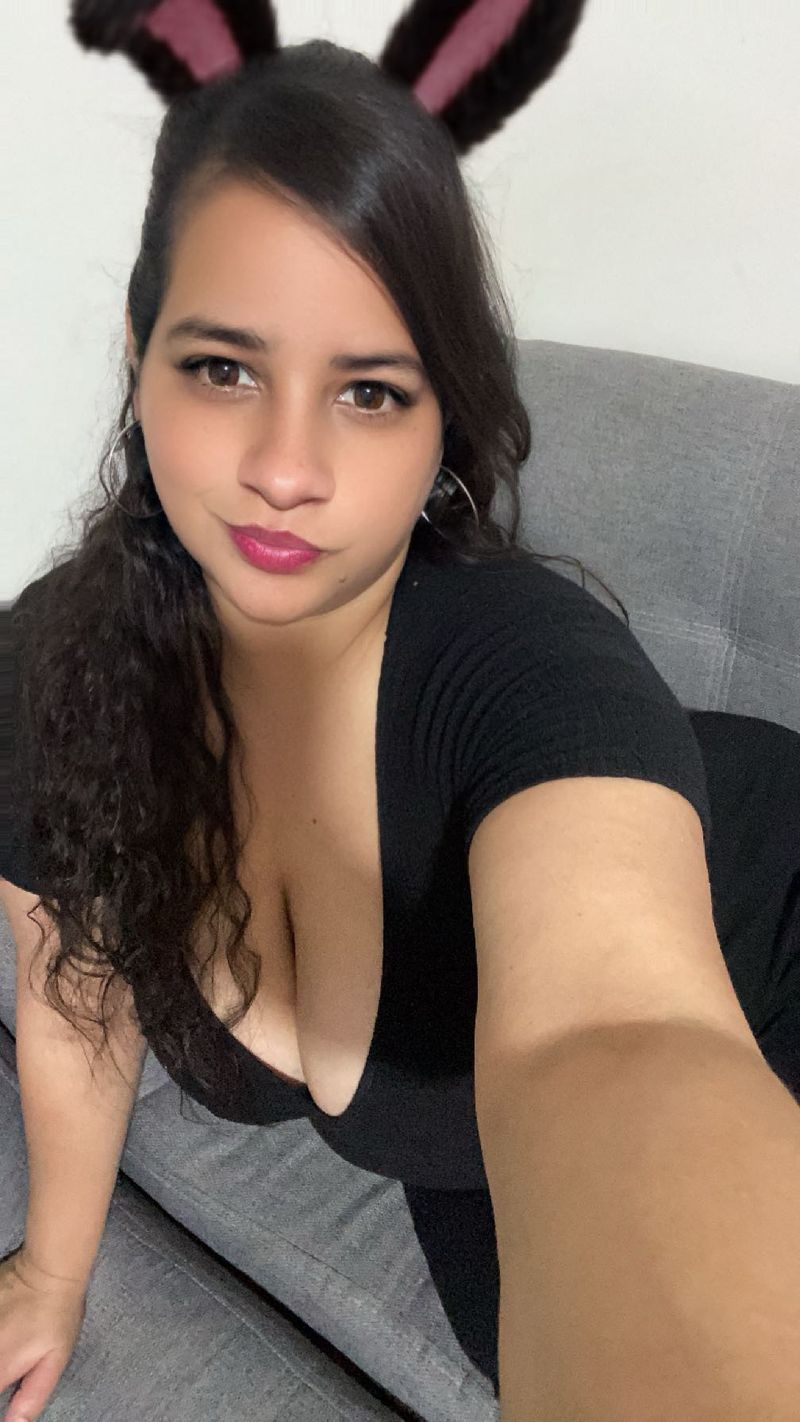 Rosa, 33