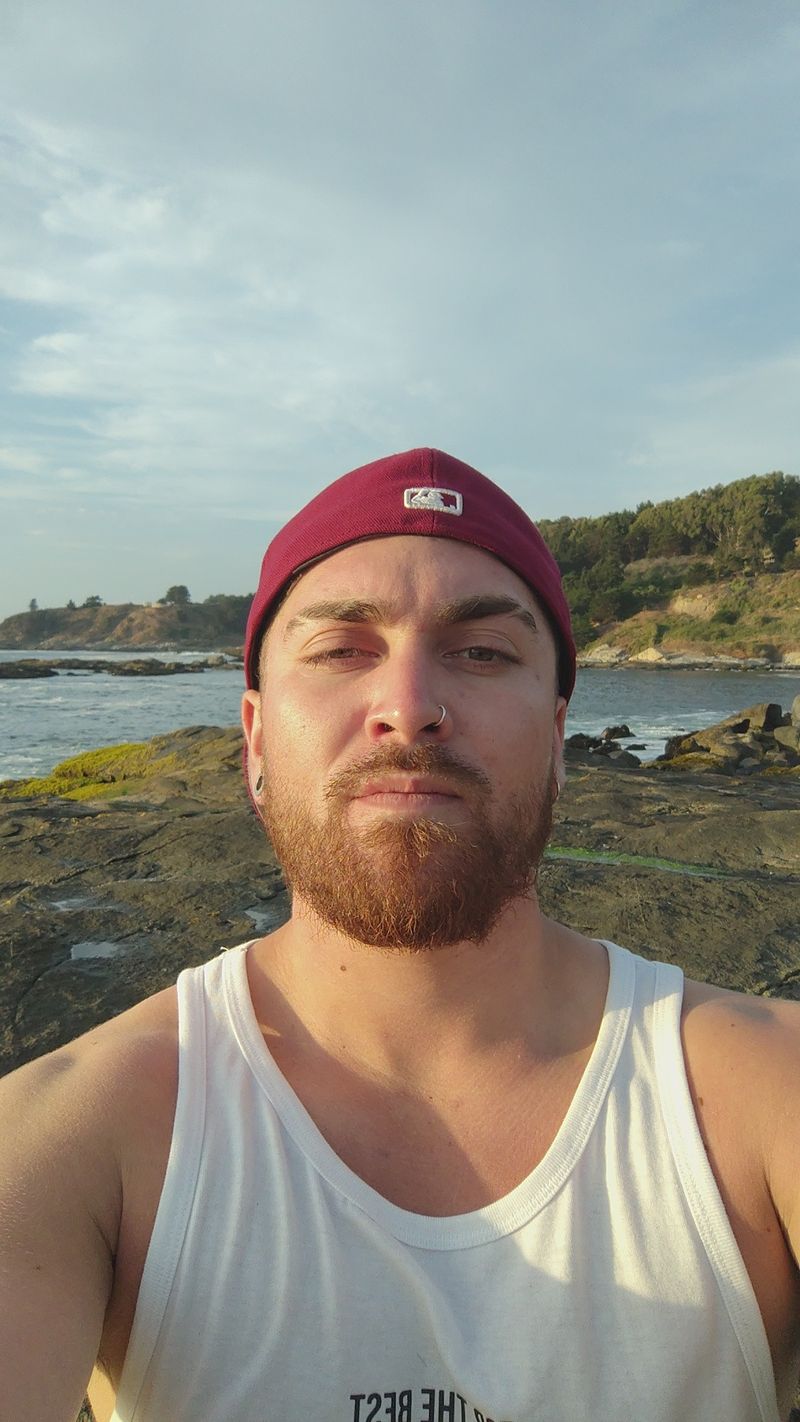 Jorge, 25
