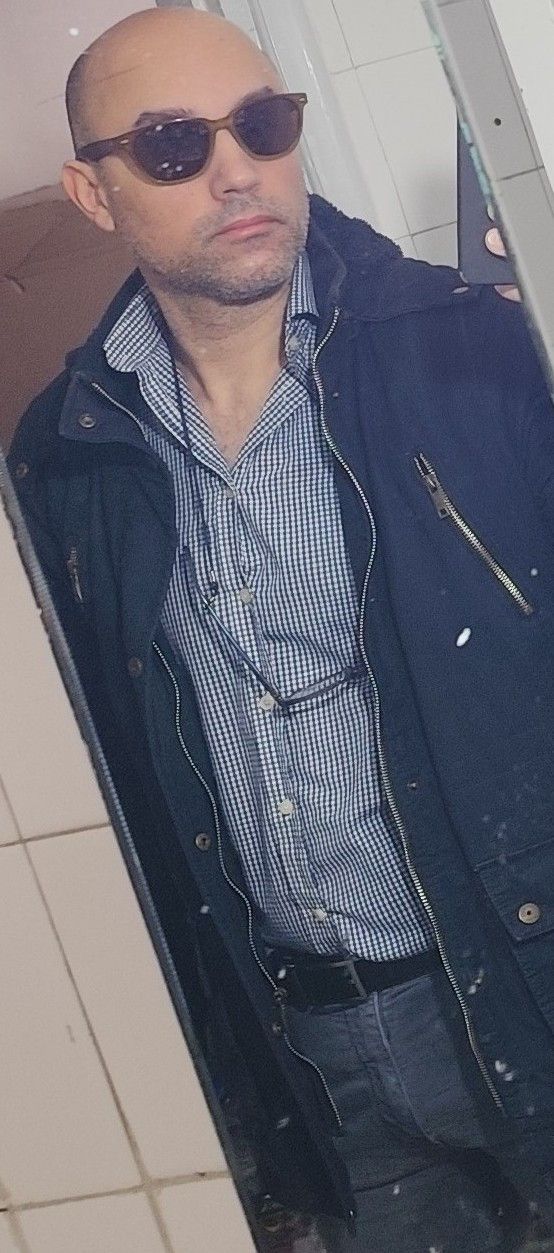 Julio, 49