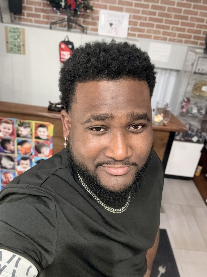Junior, 25