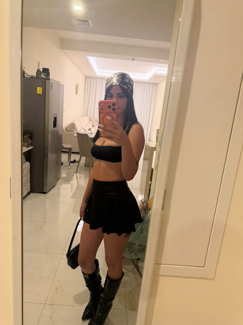 Eliza, 23