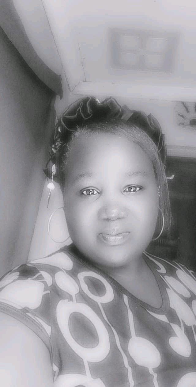 Lizzie, 43