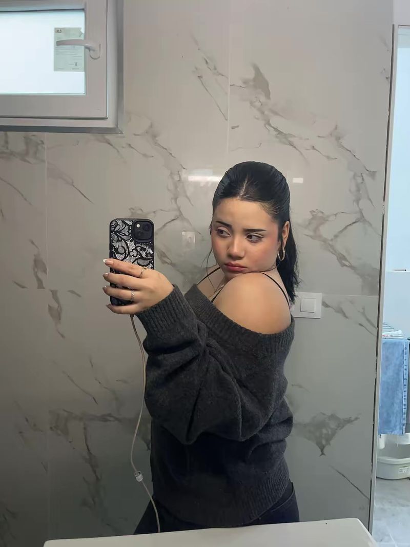 Nicolle, 18