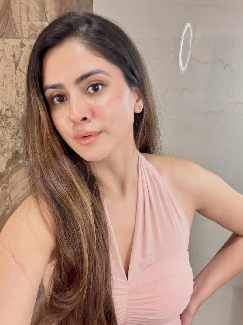 Maryam, 32