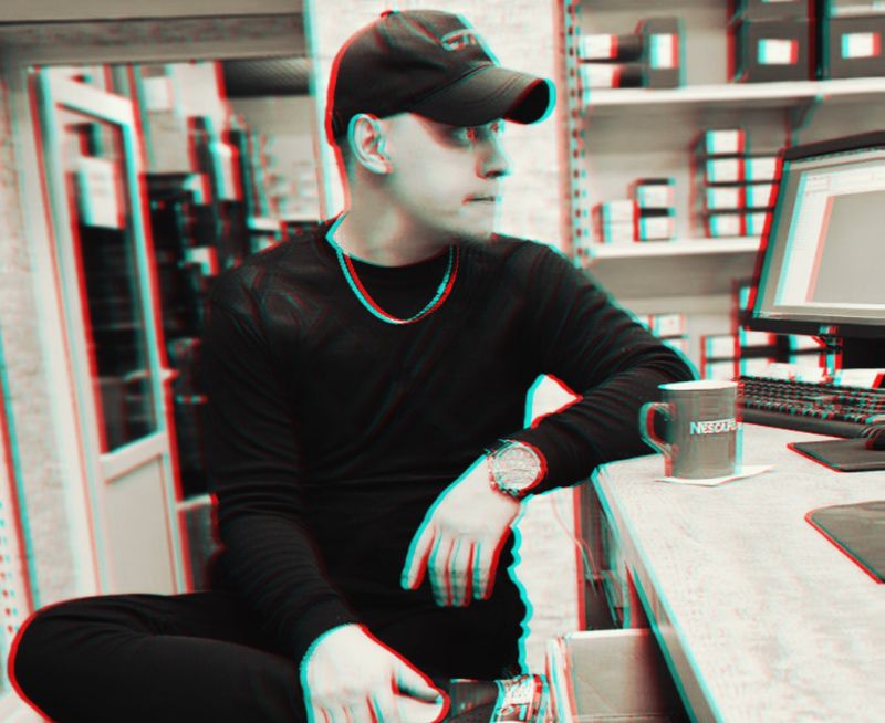 Aleks, 29
