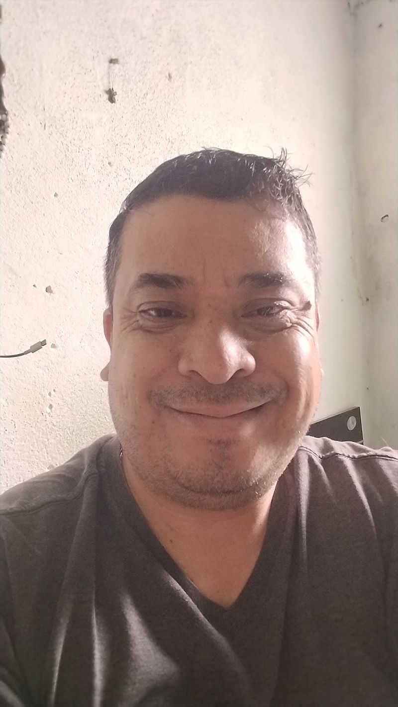 Carlos, 46