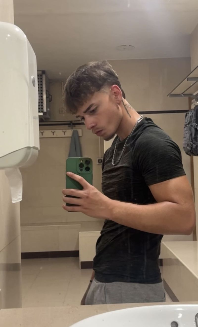 Junior, 20