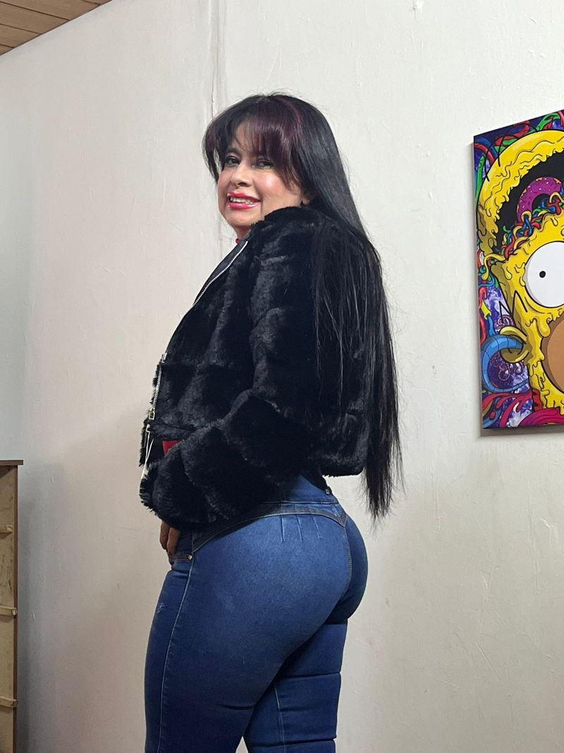 María Quintero, 49