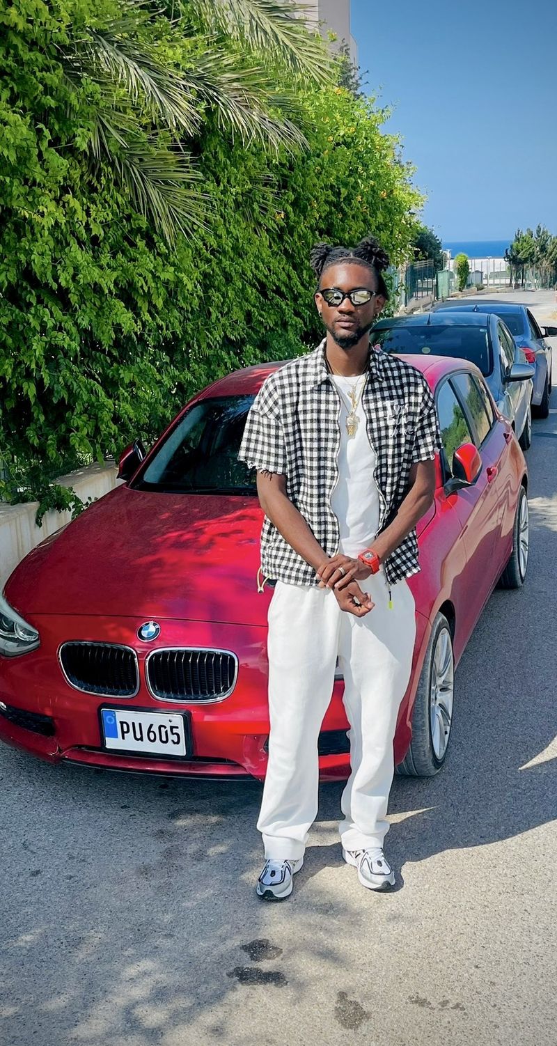 Junior, 25