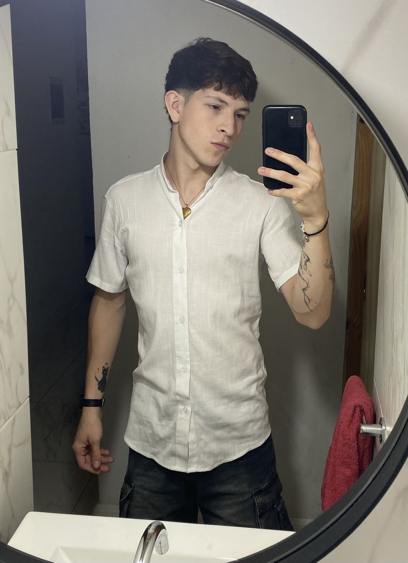 Nicolas, 21