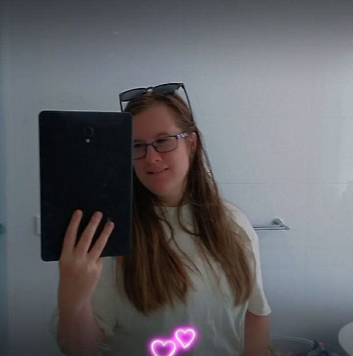 Ali, 25