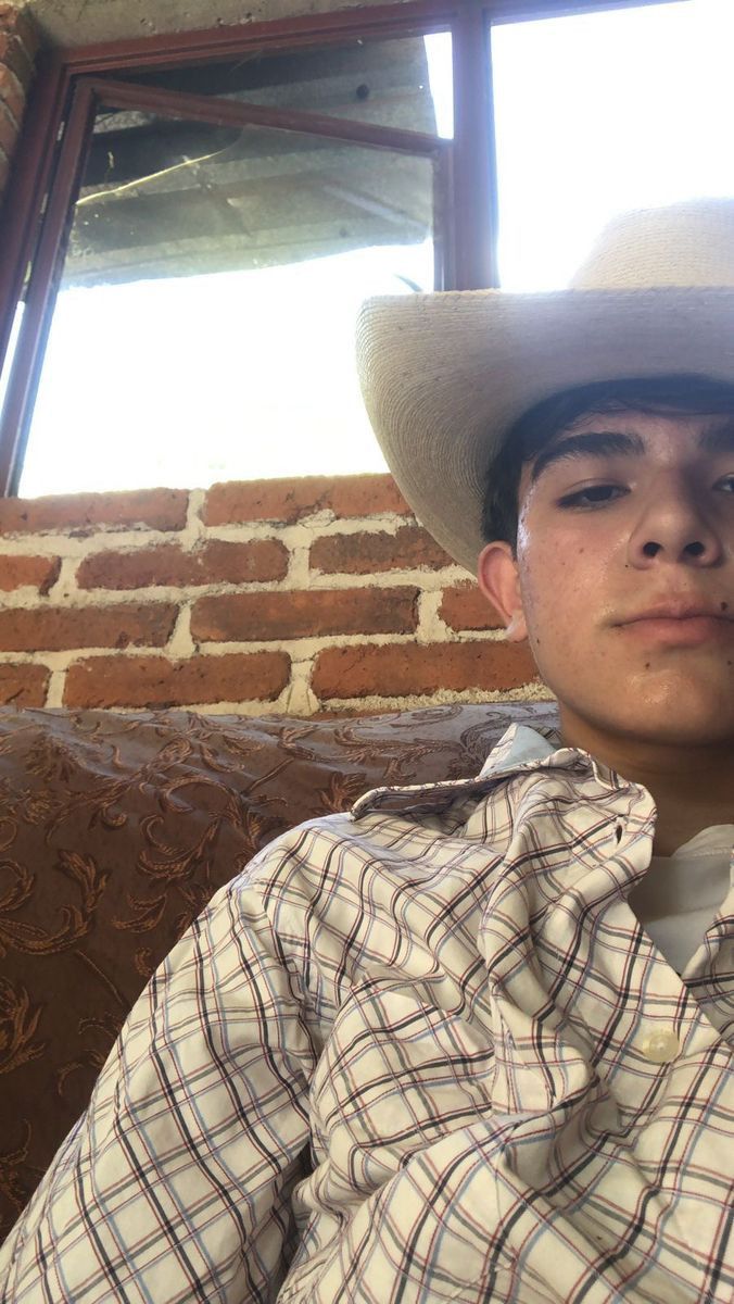 Luis, 20