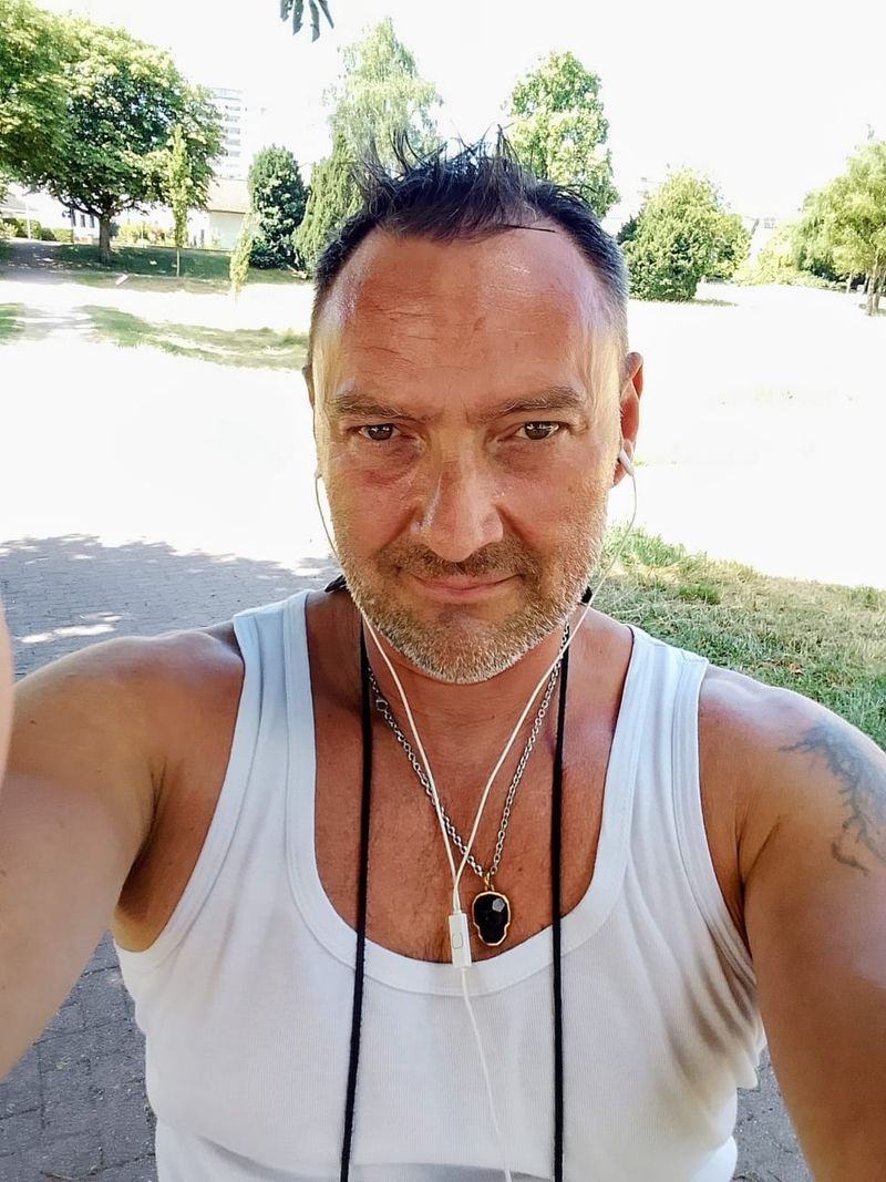 Wojtek, 53