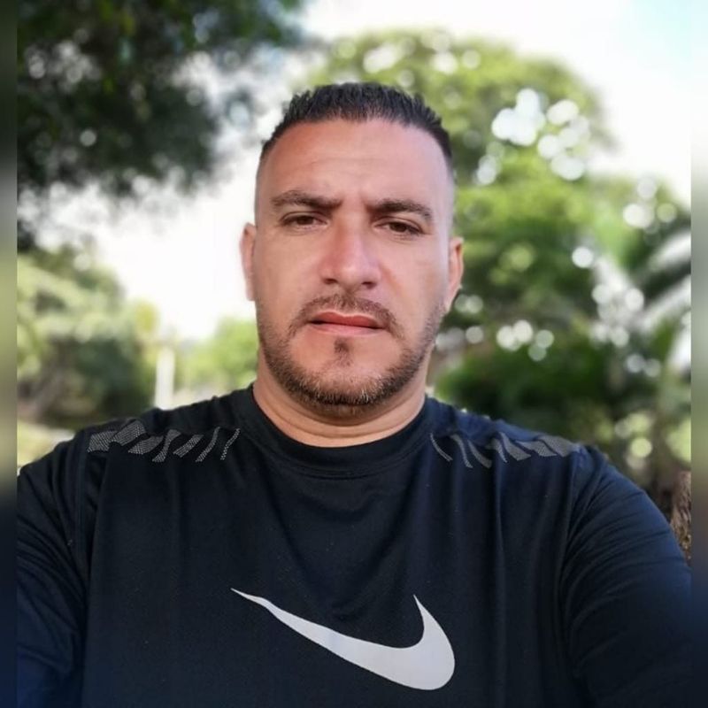 Elias, 49