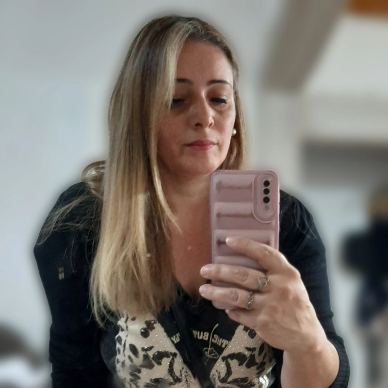 Claudia, 46