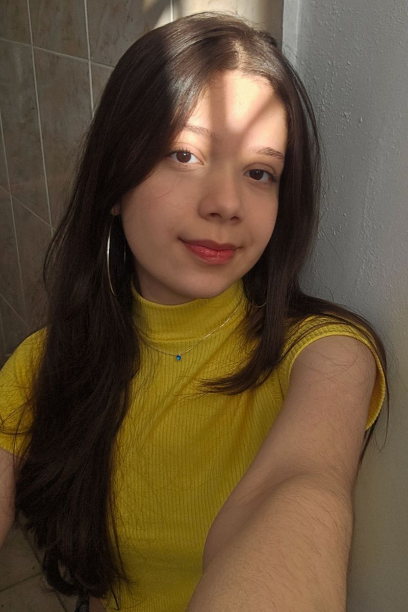 Luana, 18