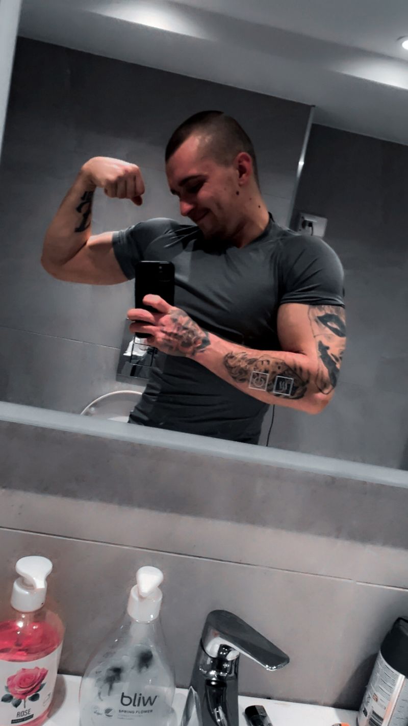 Mateusz, 24