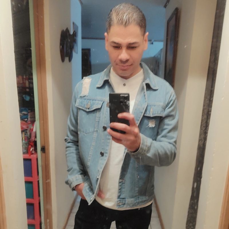 Jono, 46