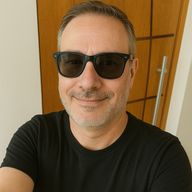 Dee, 47