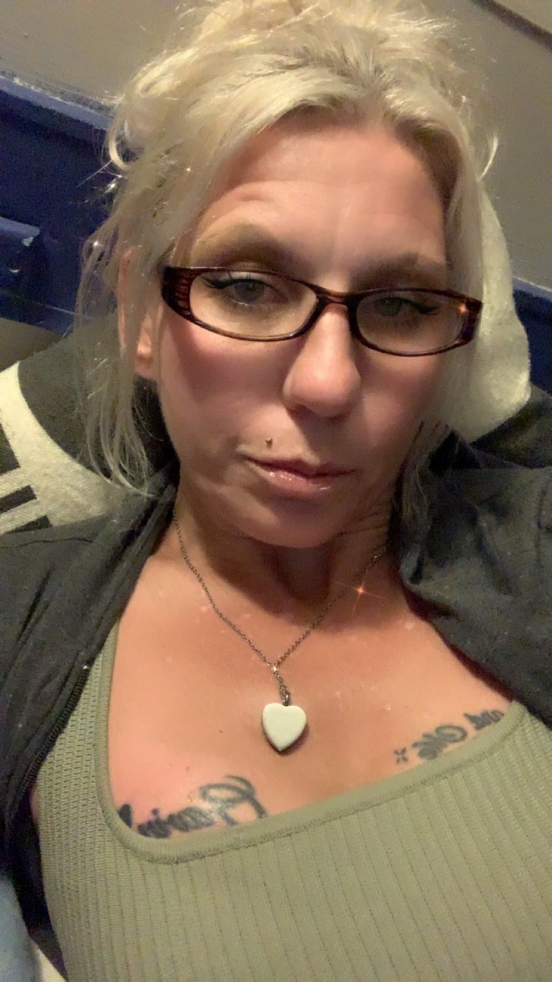Nikki, 43