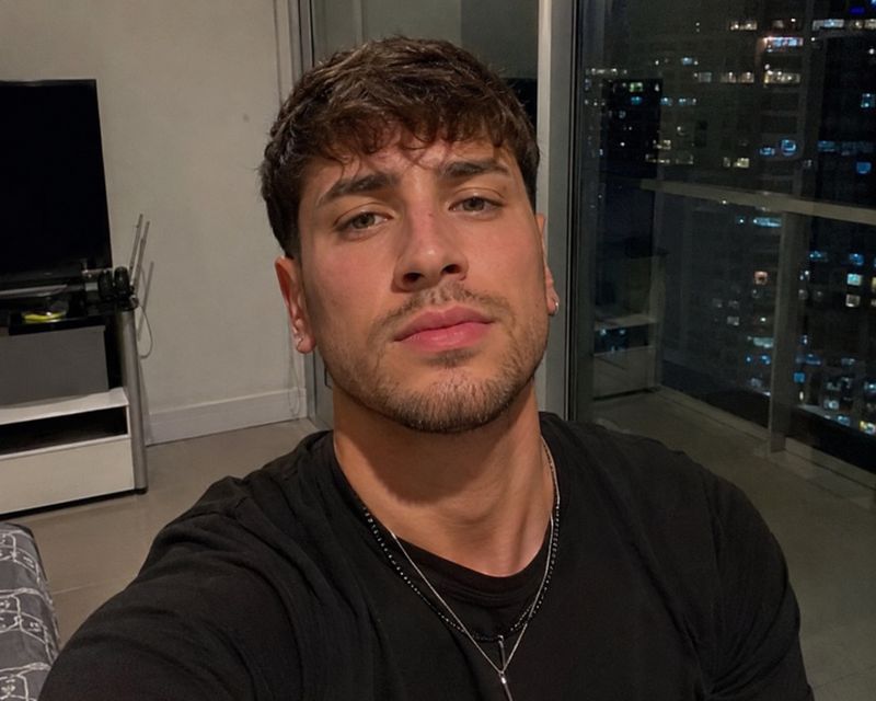 Javier, 23