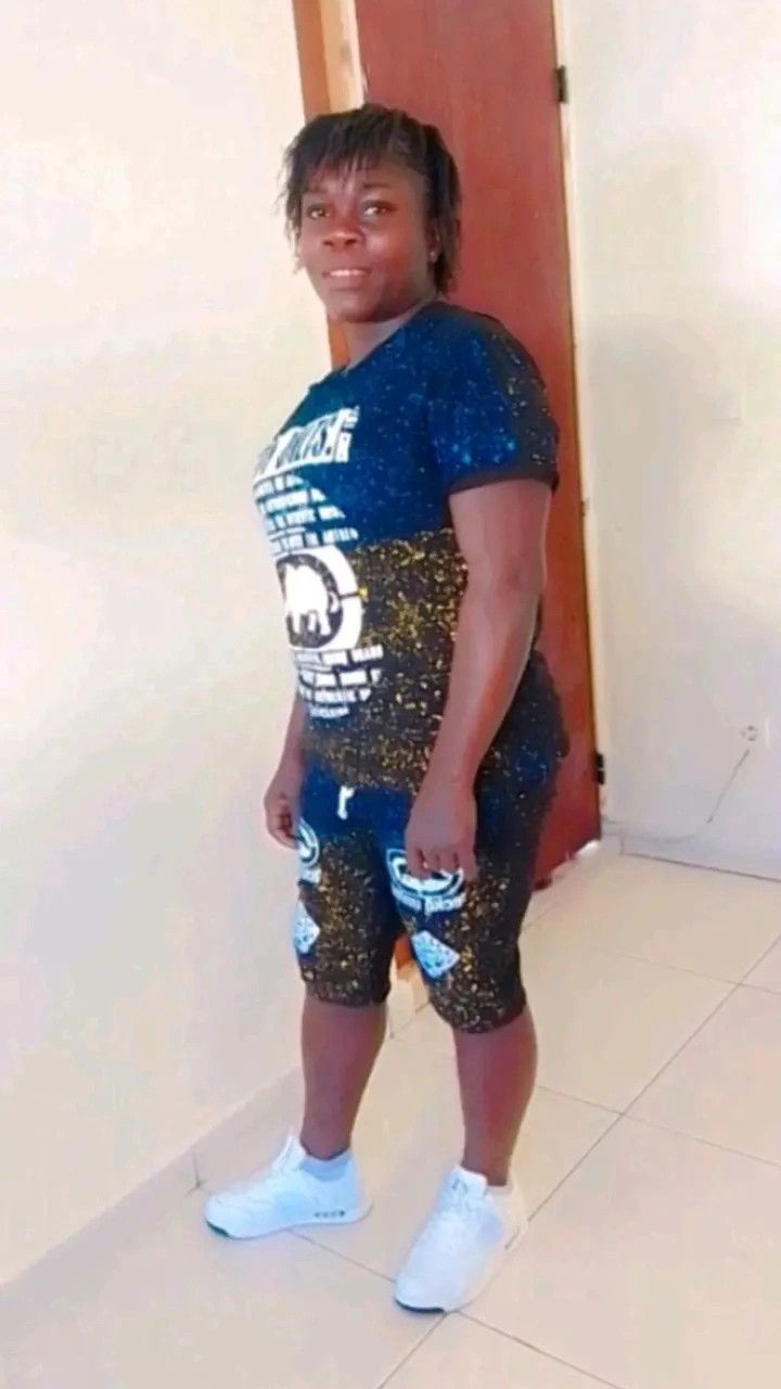 Tia Hélène, 39