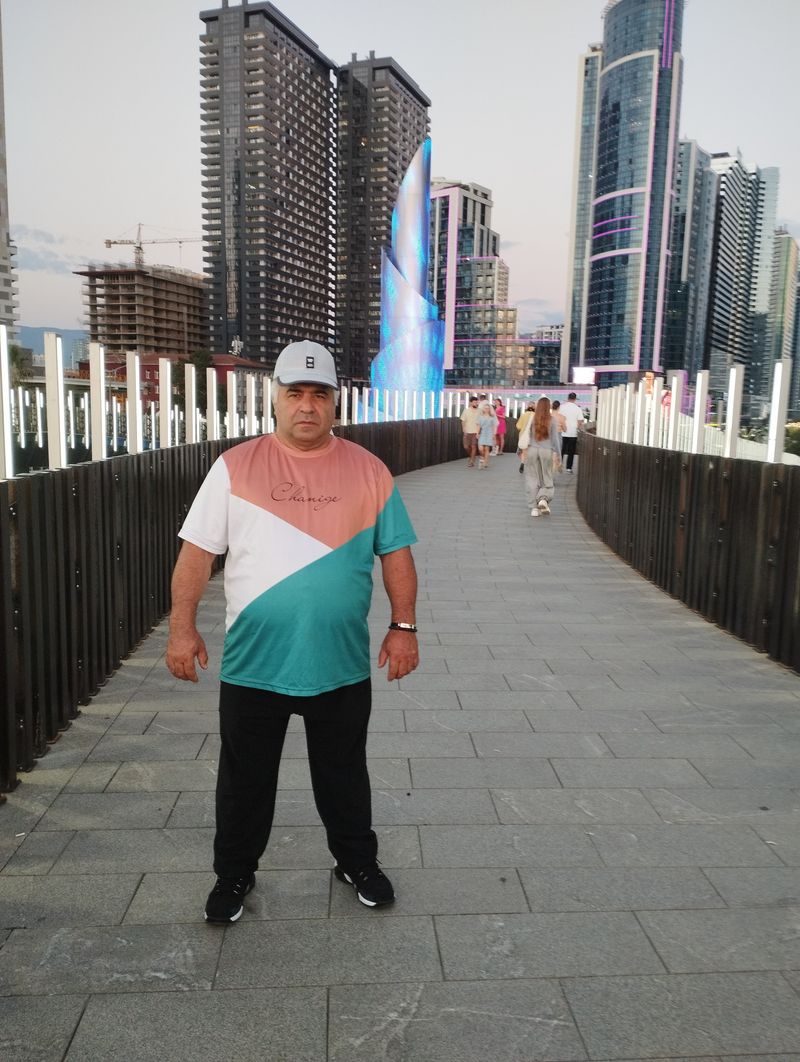 Badri, 60
