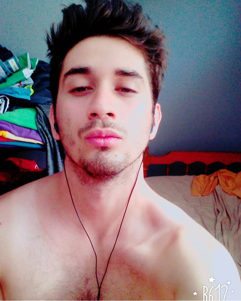 Miguel, 34