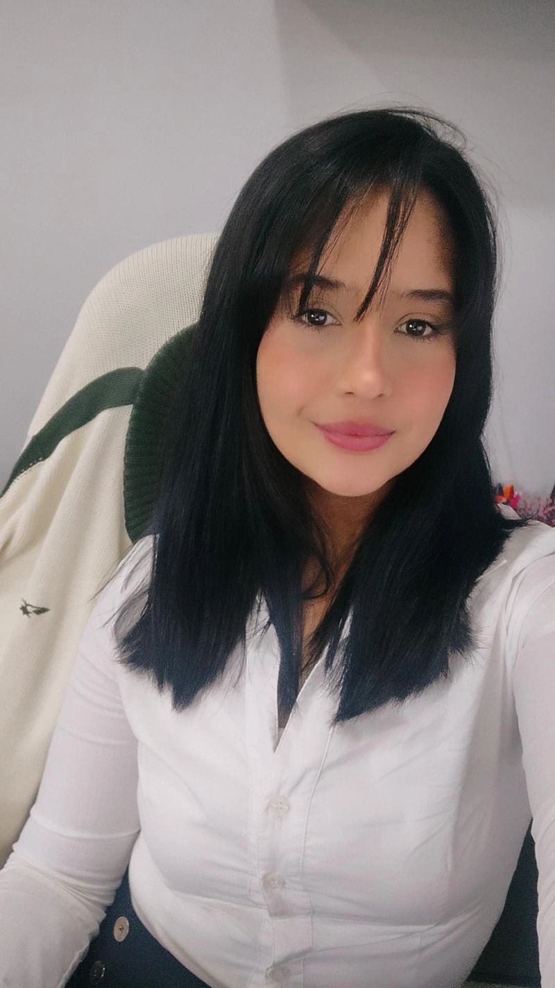 Gabriela, 32