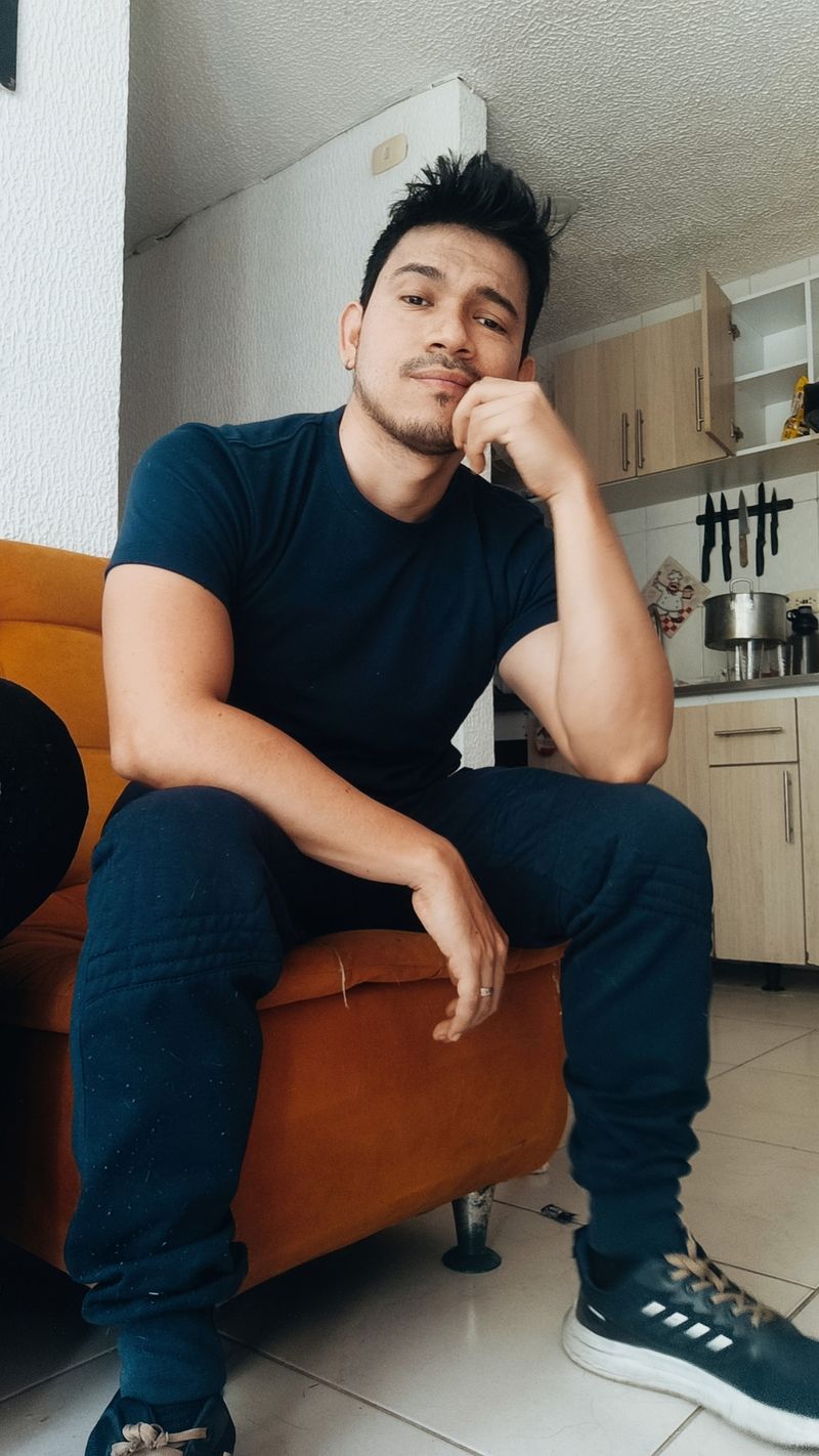 Mayron, 32