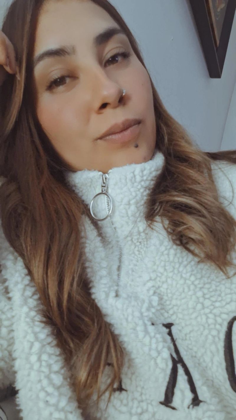 Jesy, 32