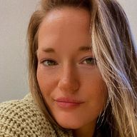 Sabrina, 38