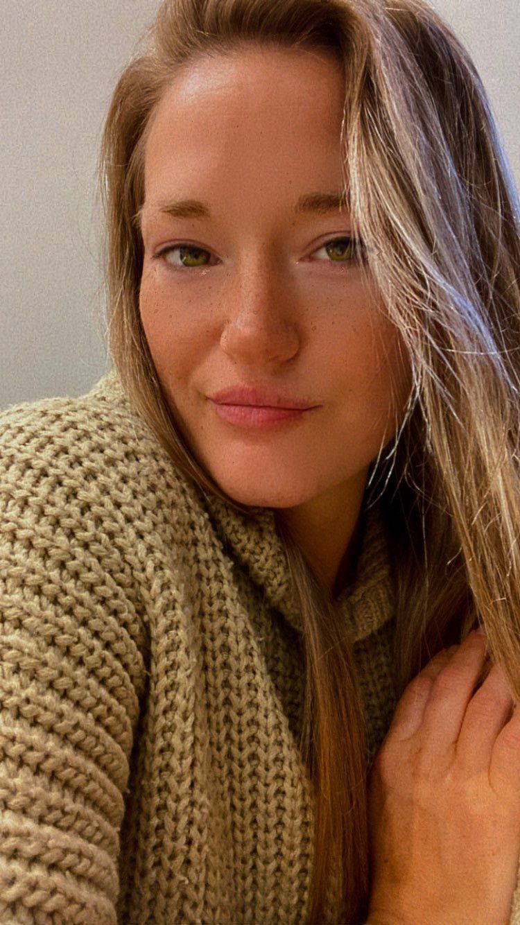 Sabrina, 38