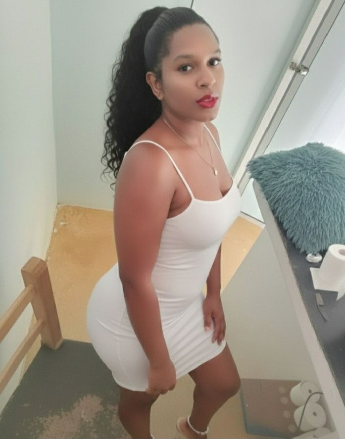 Viviana, 38