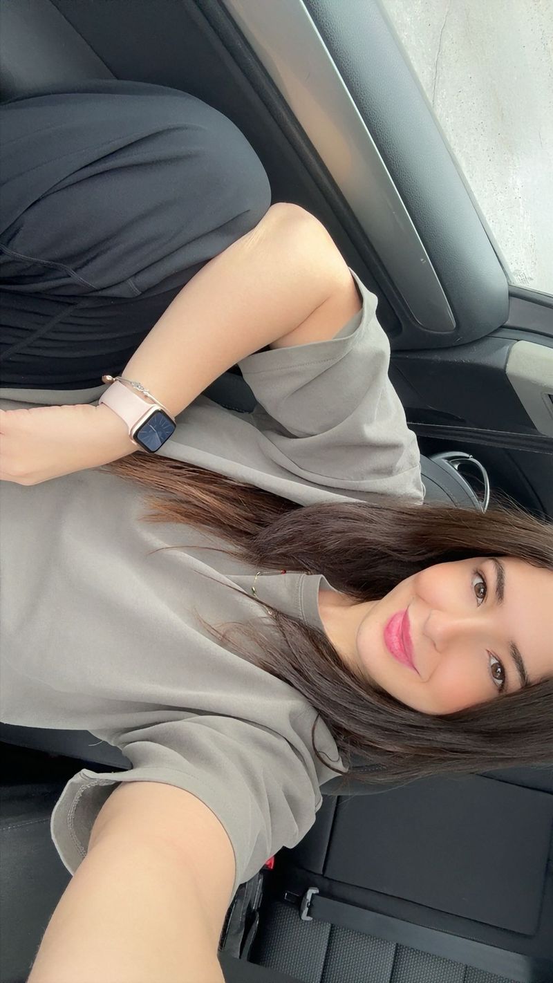 Hanane, 27