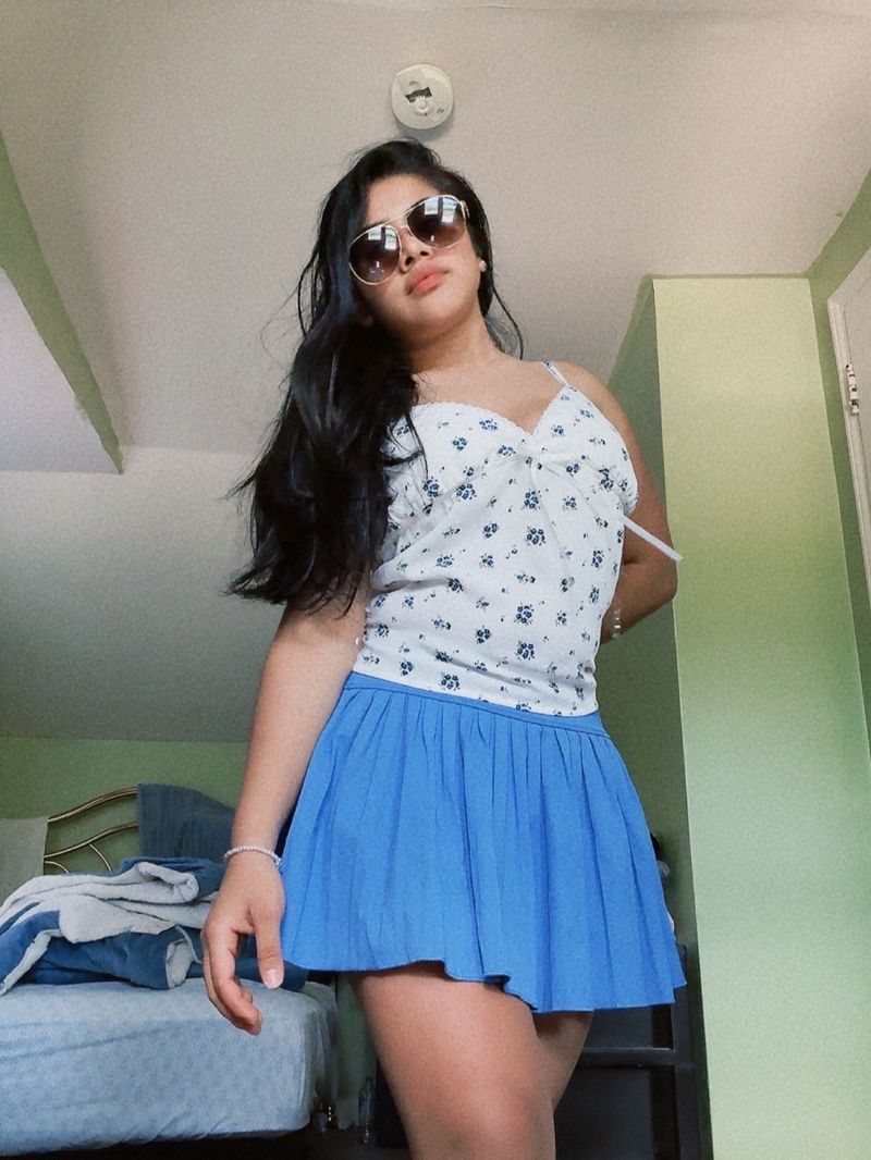 Jenny, 22