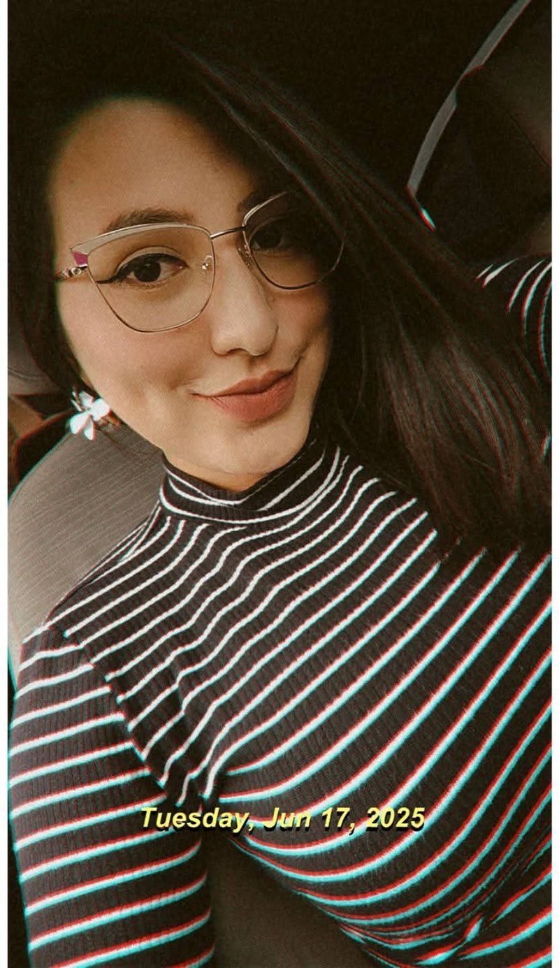 Nela, 26