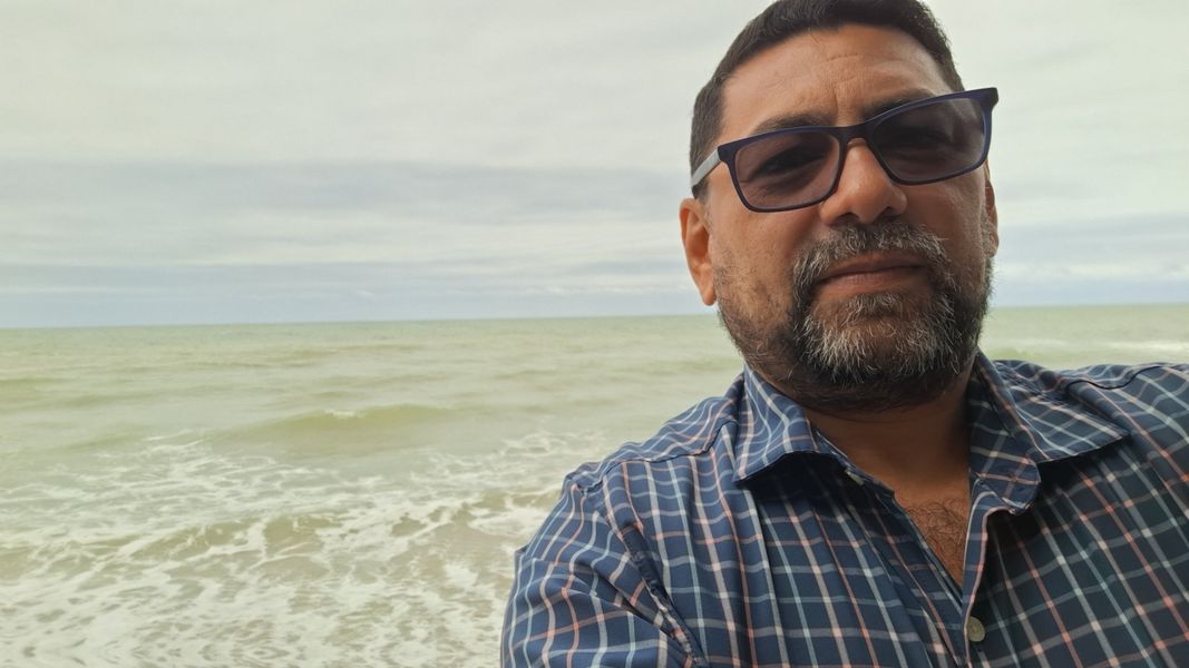 Tony, 50