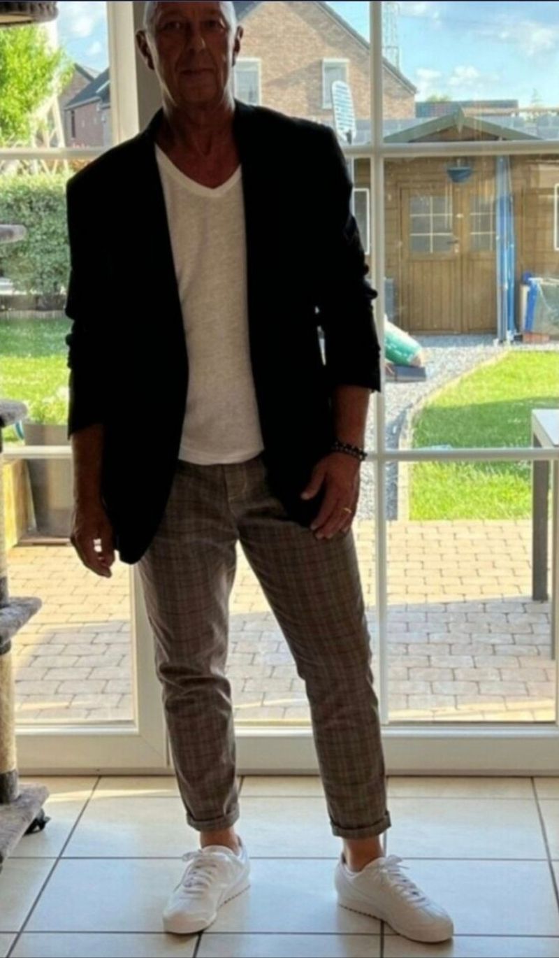 Yves, 53