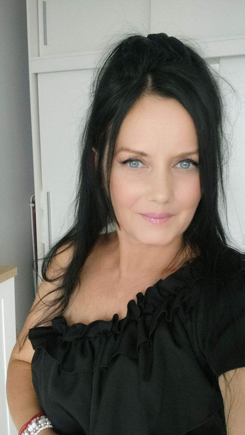 Jola, 47
