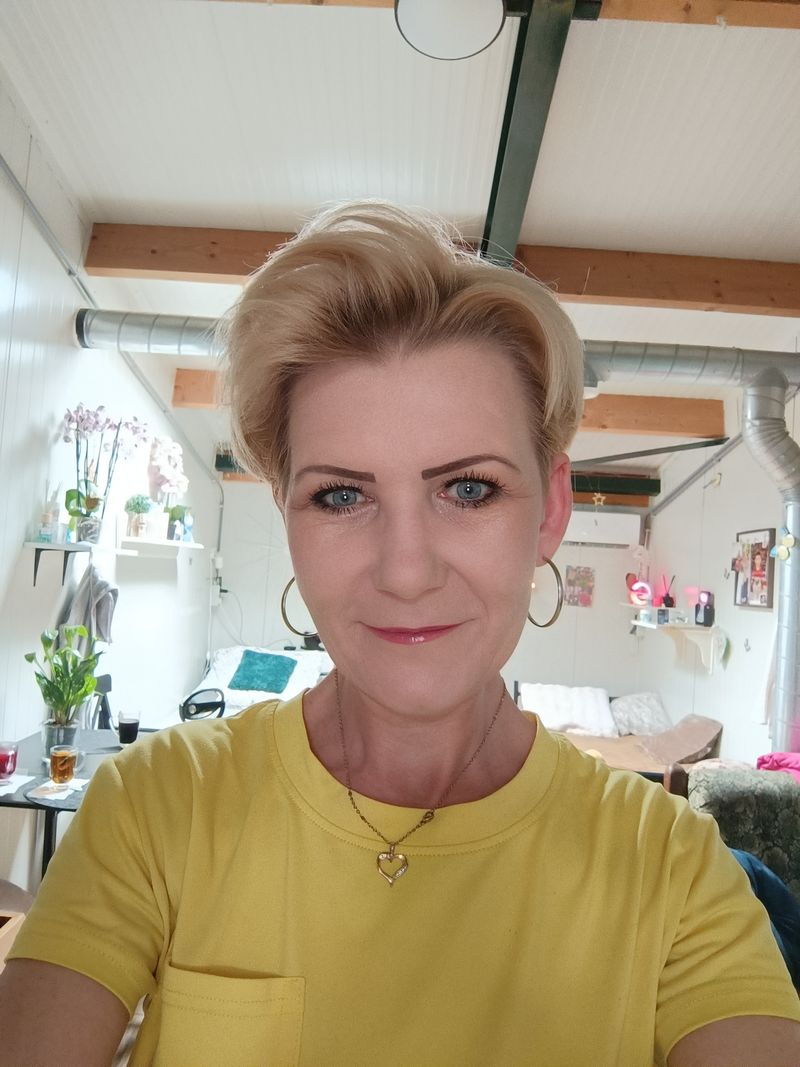 Monika, 45