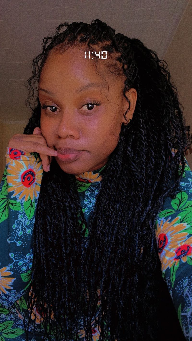 Dee, 27