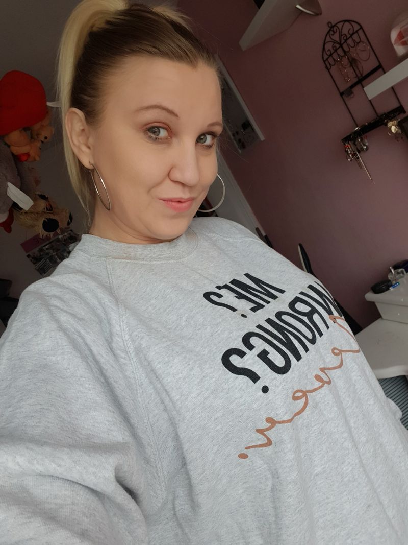 Niki, 39