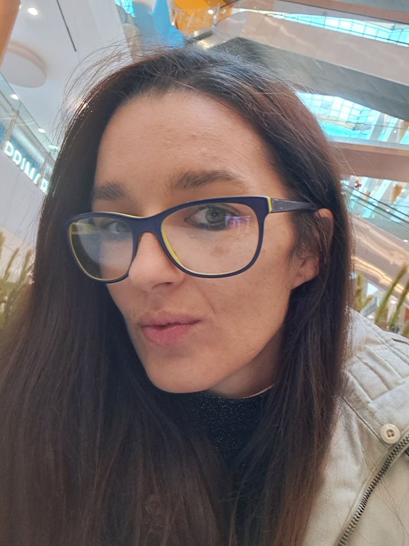 Ana, 33