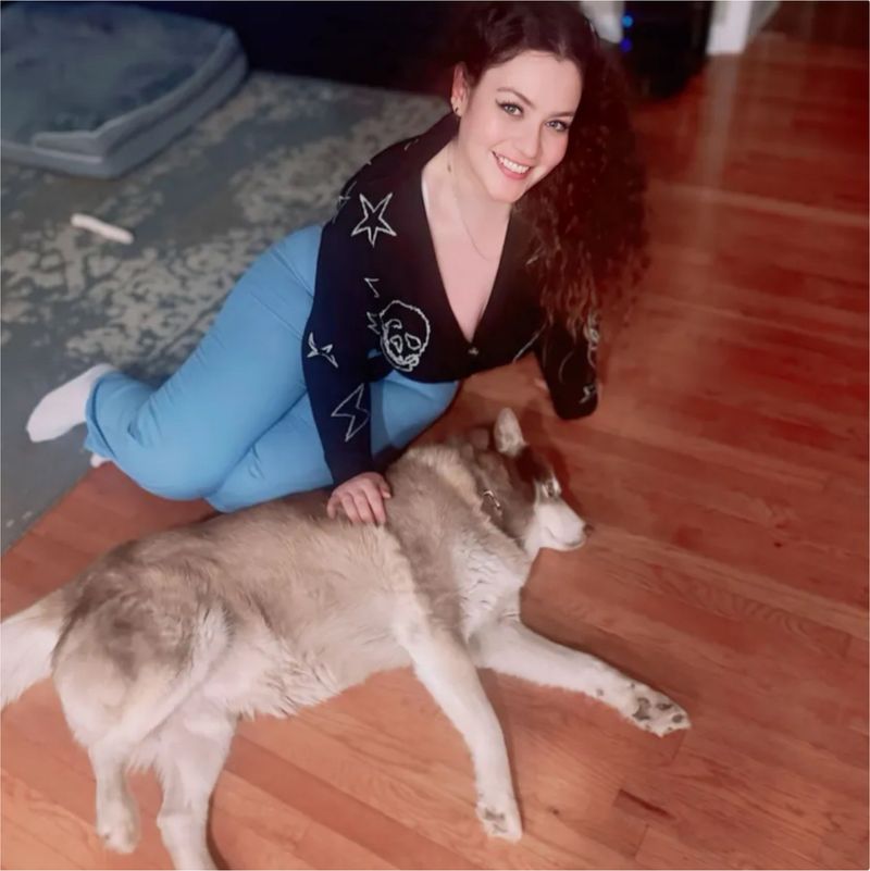 Izzi, 42