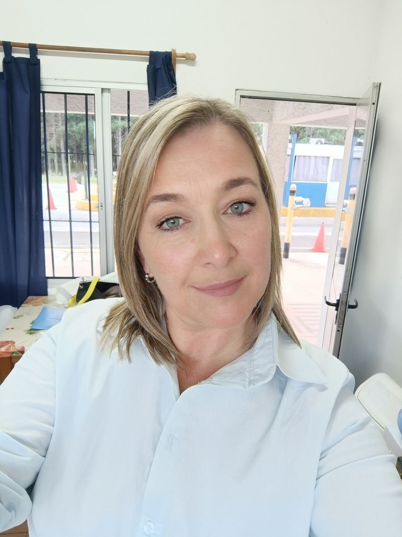 Alicia, 48