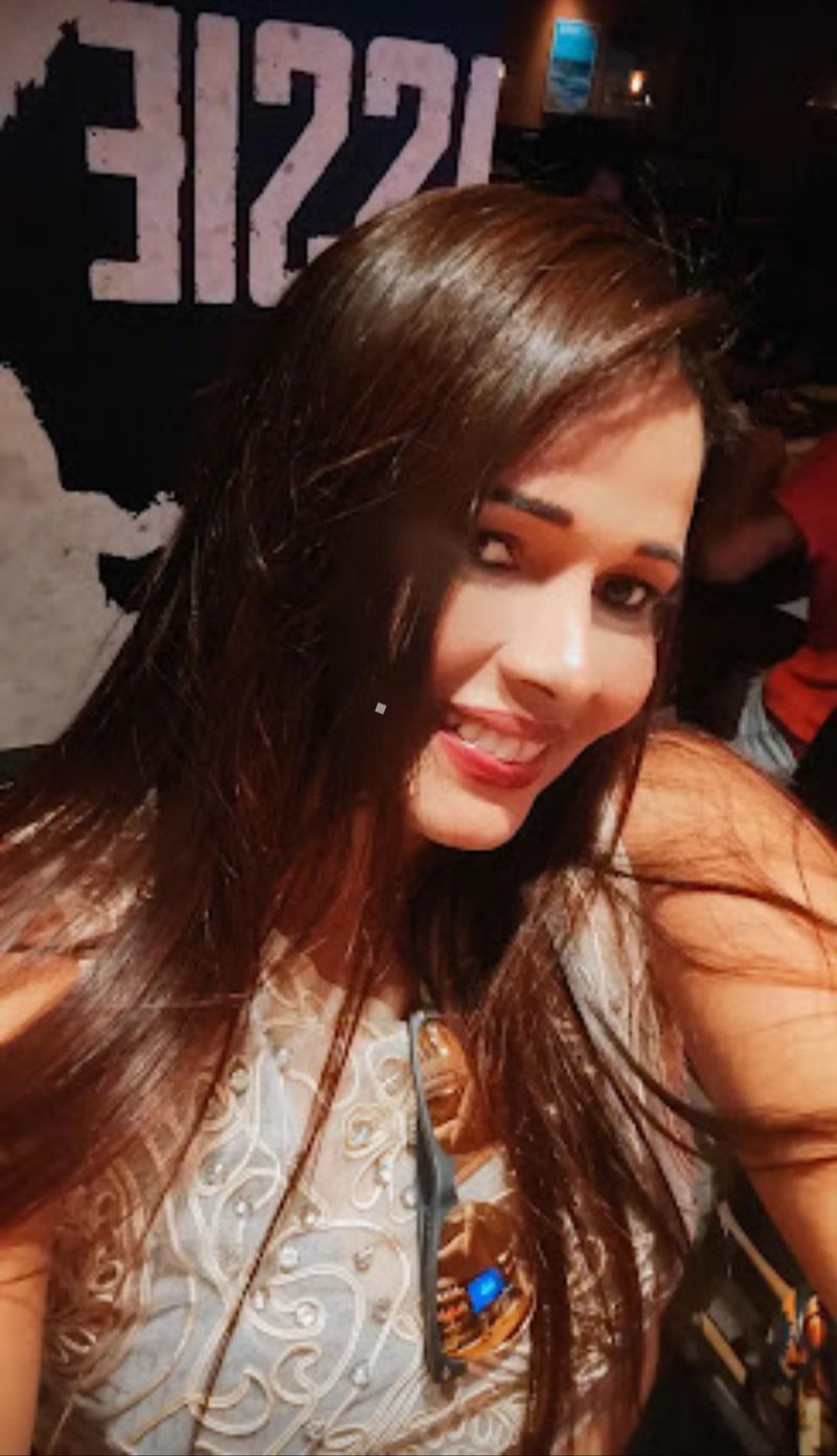 Sabrina, 40