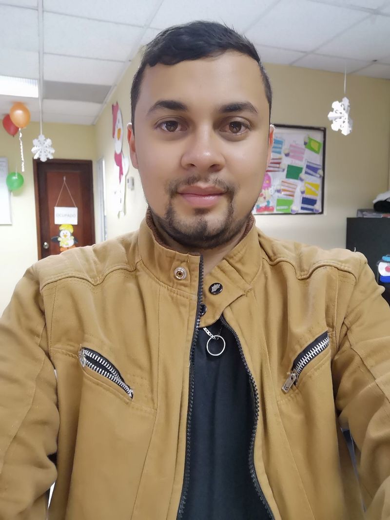 Noel, 28